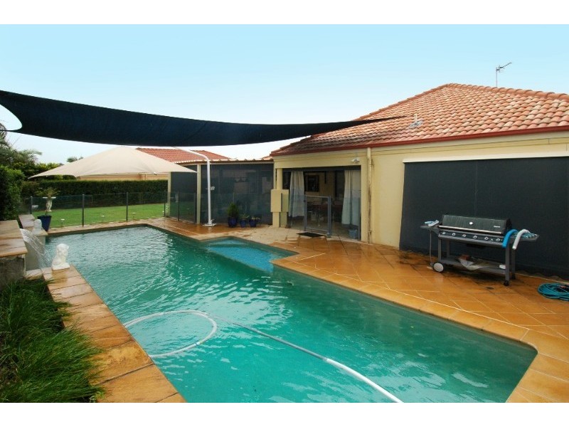 7 Oxford Place, Arundel QLD 4214