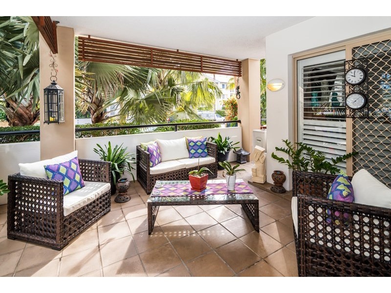 2/2 Oleander Avenue, Biggera Waters QLD 4216