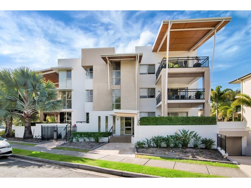 2/2 Oleander Avenue, Biggera Waters QLD 4216