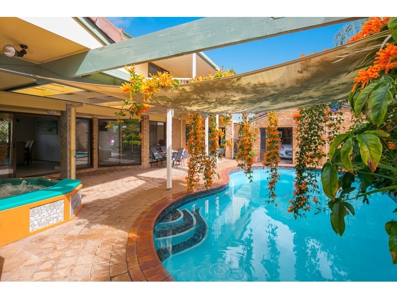 235 Morala Avenue, Runaway Bay QLD 4216