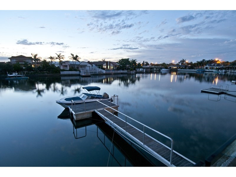 172 Morala Avenue, Runaway Bay QLD 4216