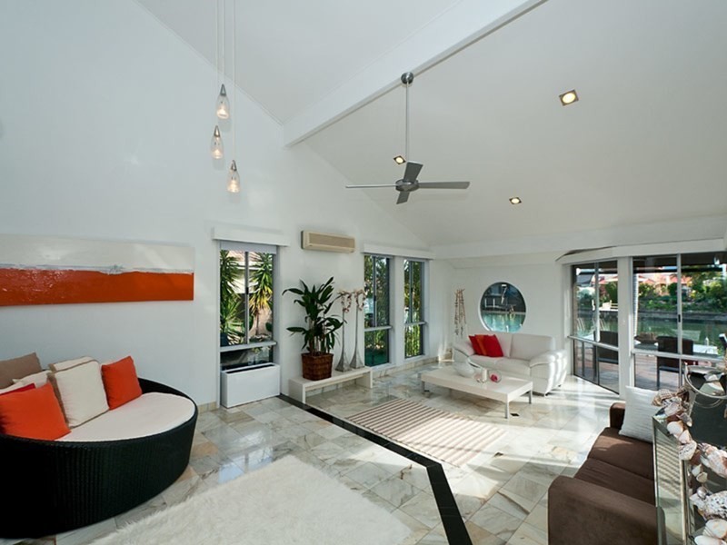 172 Morala Avenue, Runaway Bay QLD 4216