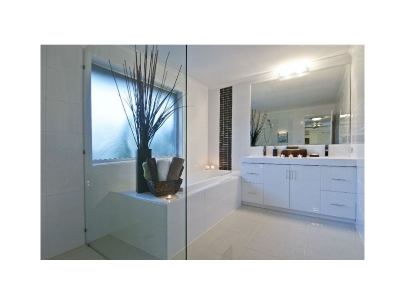172 Morala Avenue, Runaway Bay QLD 4216