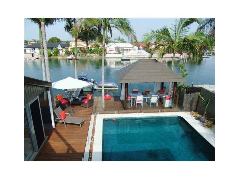 172 Morala Avenue, Runaway Bay QLD 4216