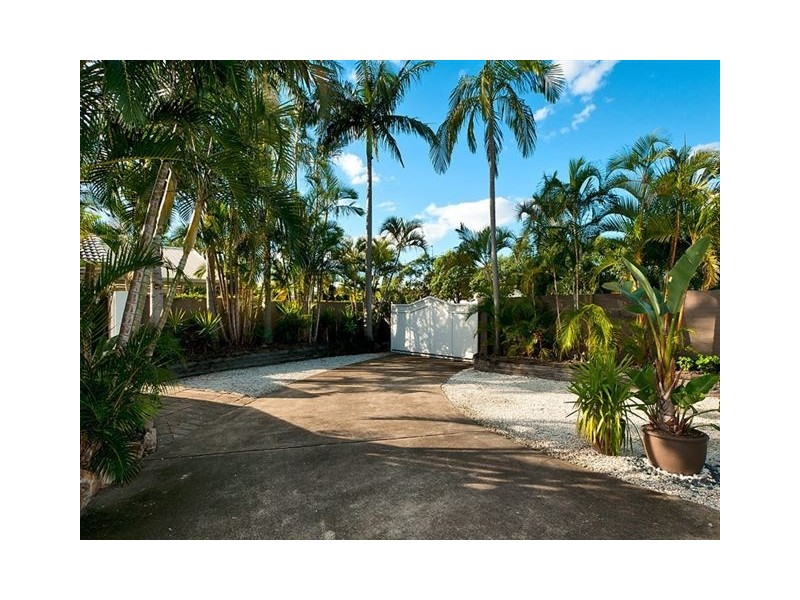 172 Morala Avenue, Runaway Bay QLD 4216