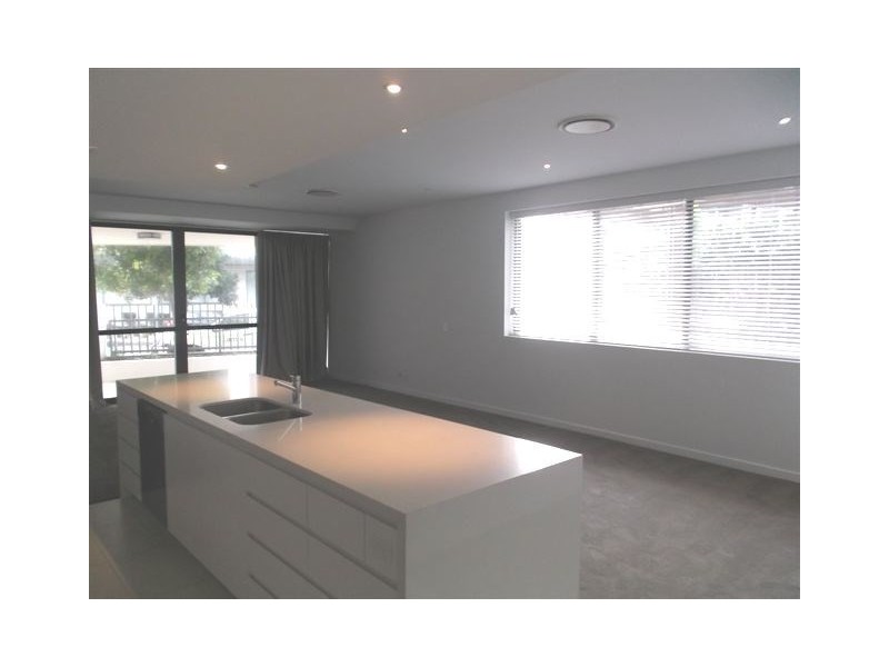 2102/1 Marina Promenade, Paradise Point QLD 4216