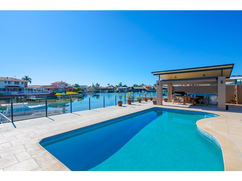 8 Erave Avenue, Runaway Bay QLD 4216