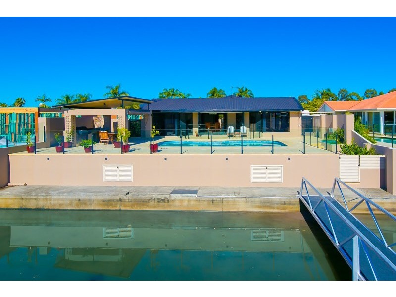 8 Erave Avenue, Runaway Bay QLD 4216