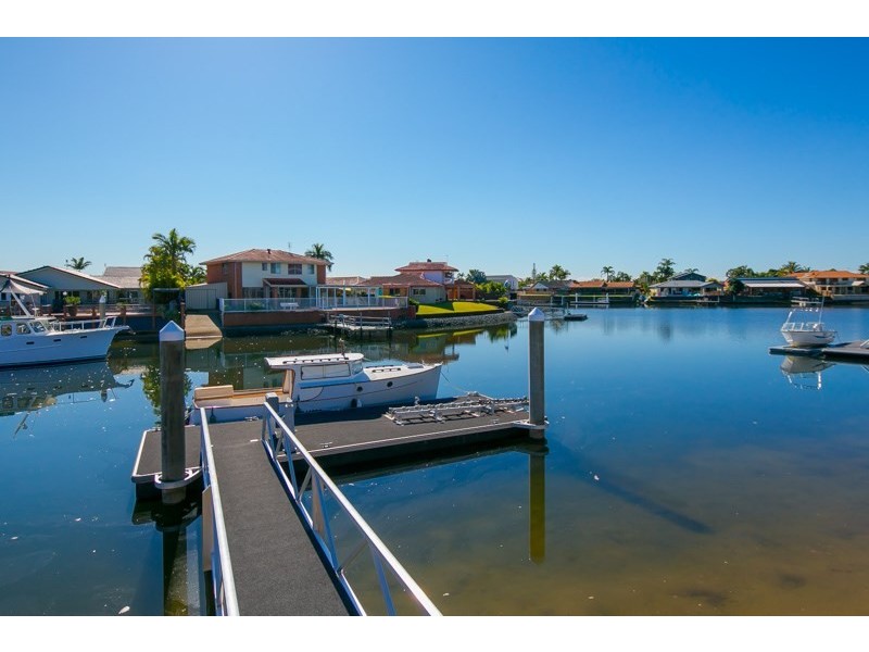 8 Erave Avenue, Runaway Bay QLD 4216