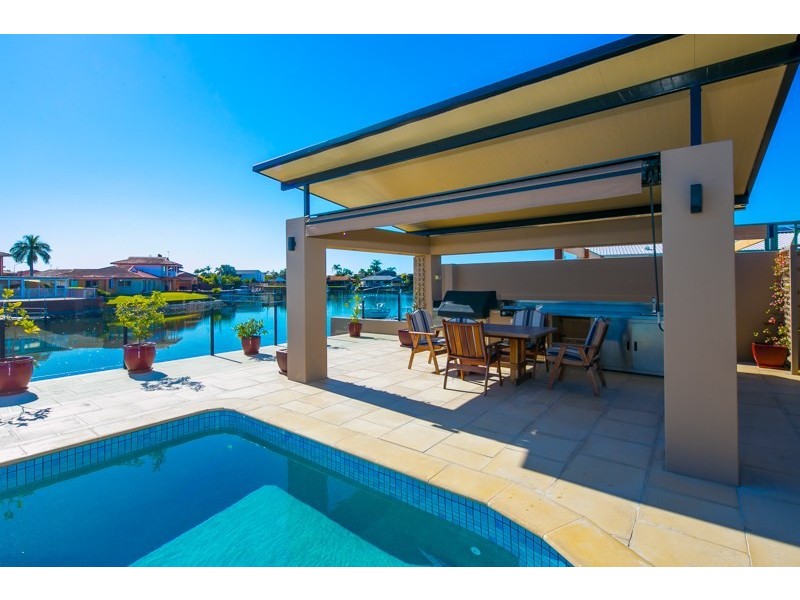 8 Erave Avenue, Runaway Bay QLD 4216