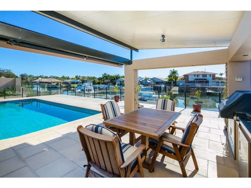 8 Erave Avenue, Runaway Bay QLD 4216