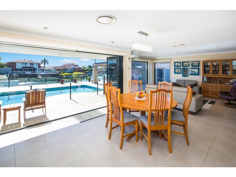 8 Erave Avenue, Runaway Bay QLD 4216