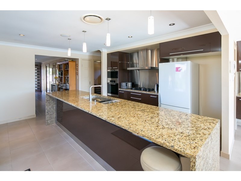 8 Erave Avenue, Runaway Bay QLD 4216