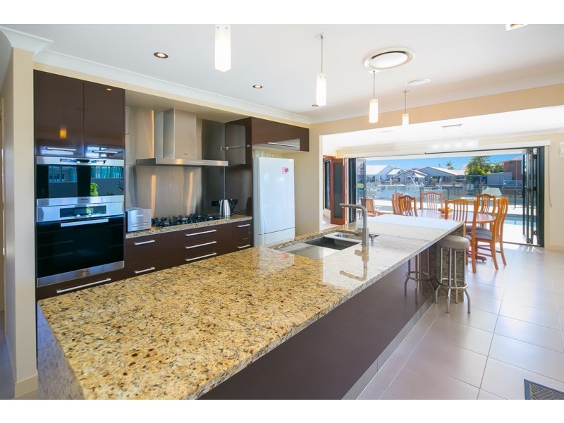 8 Erave Avenue, Runaway Bay QLD 4216