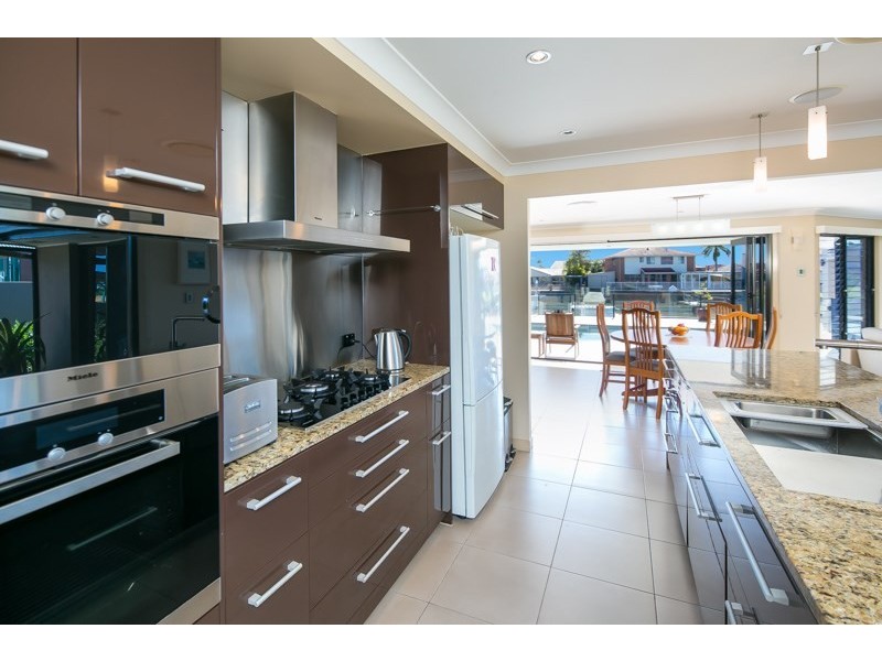 8 Erave Avenue, Runaway Bay QLD 4216