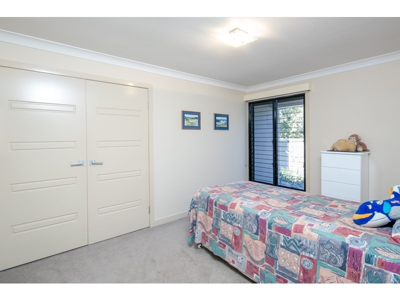 8 Erave Avenue, Runaway Bay QLD 4216