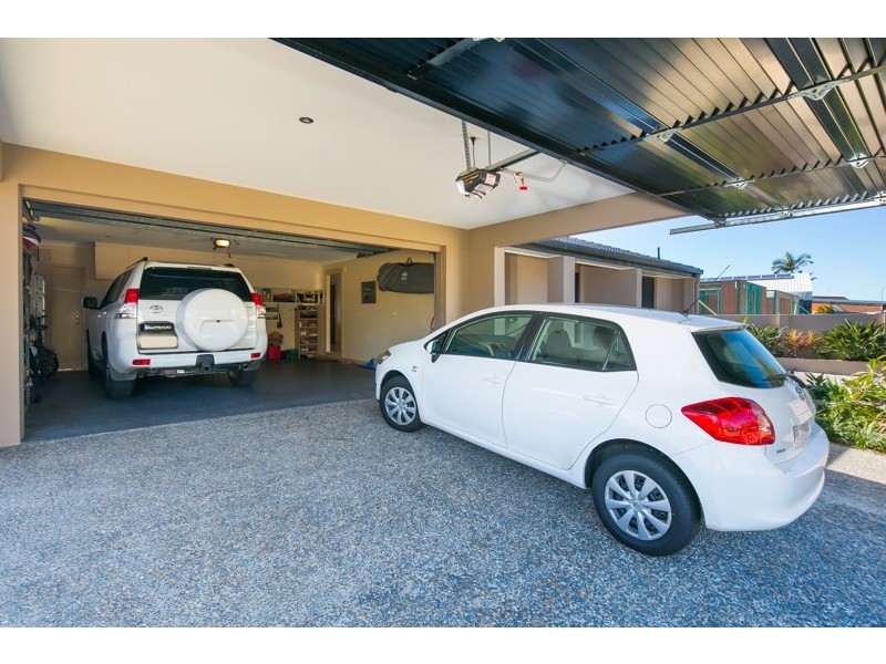 8 Erave Avenue, Runaway Bay QLD 4216