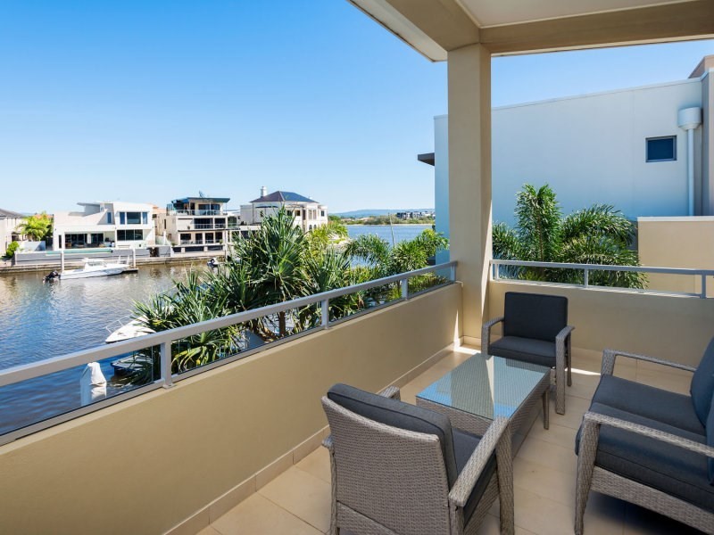 4 Westminster Court, Sovereign Islands QLD 4216