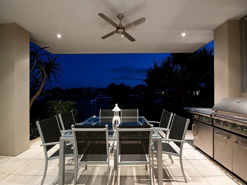 4 Westminster Court, Sovereign Islands QLD 4216