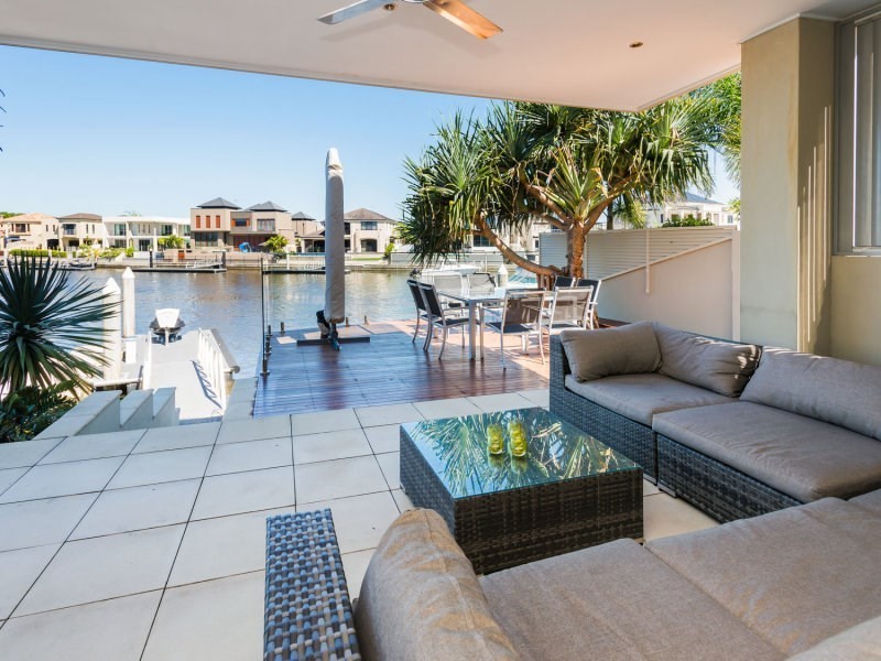 4 Westminster Court, Sovereign Islands QLD 4216