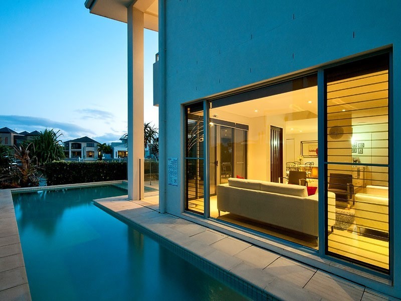 4 Westminster Court, Sovereign Islands QLD 4216