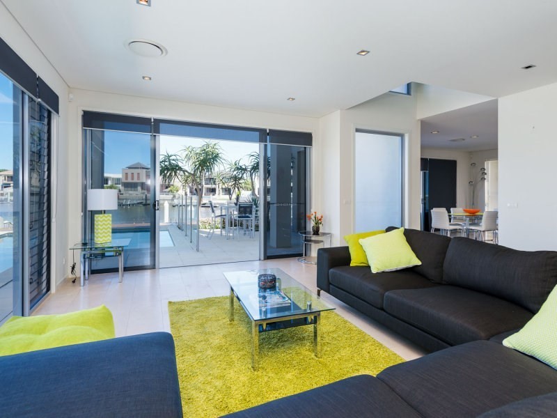 4 Westminster Court, Sovereign Islands QLD 4216