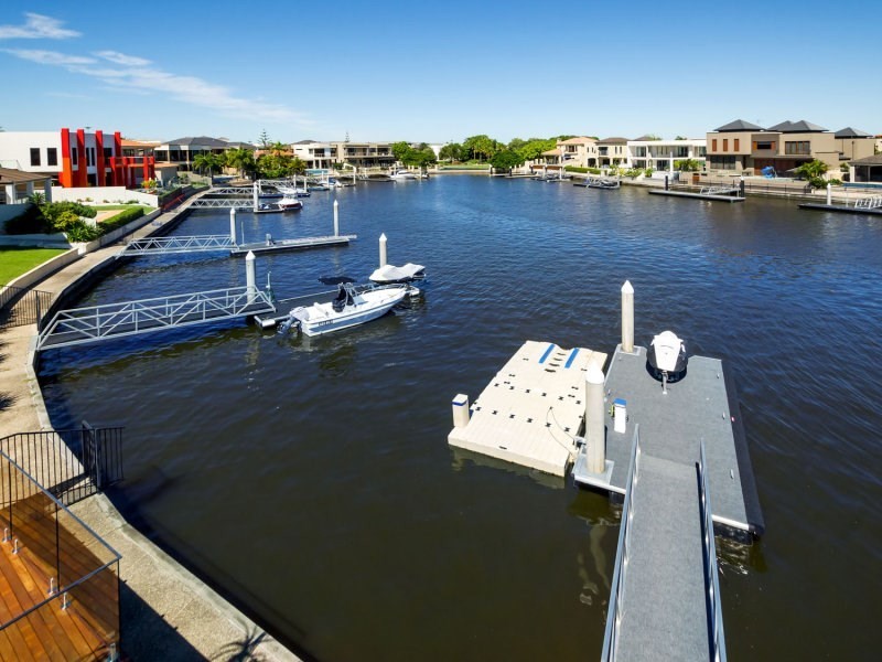 4 Westminster Court, Sovereign Islands QLD 4216