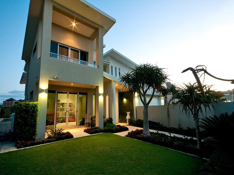 4 Westminster Court, Sovereign Islands QLD 4216