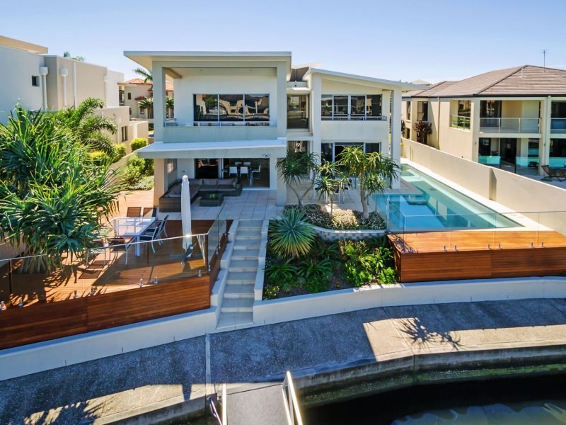 4 Westminster Court, Sovereign Islands QLD 4216