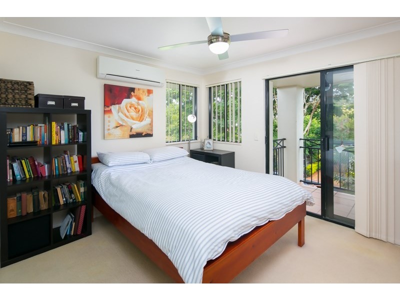 8/153-161 Greenacre Drive, Arundel QLD 4214