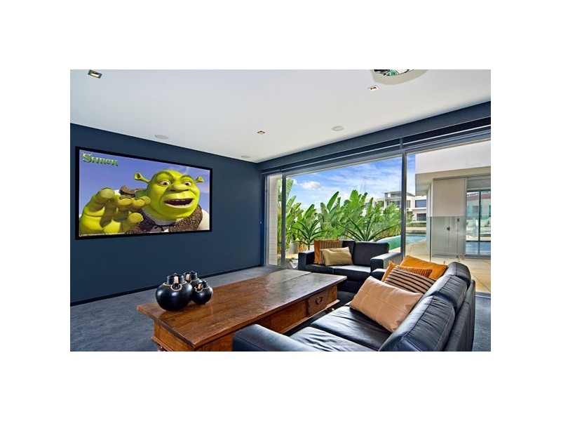 33 Knightsbridge Parade East, Sovereign Islands QLD 4216