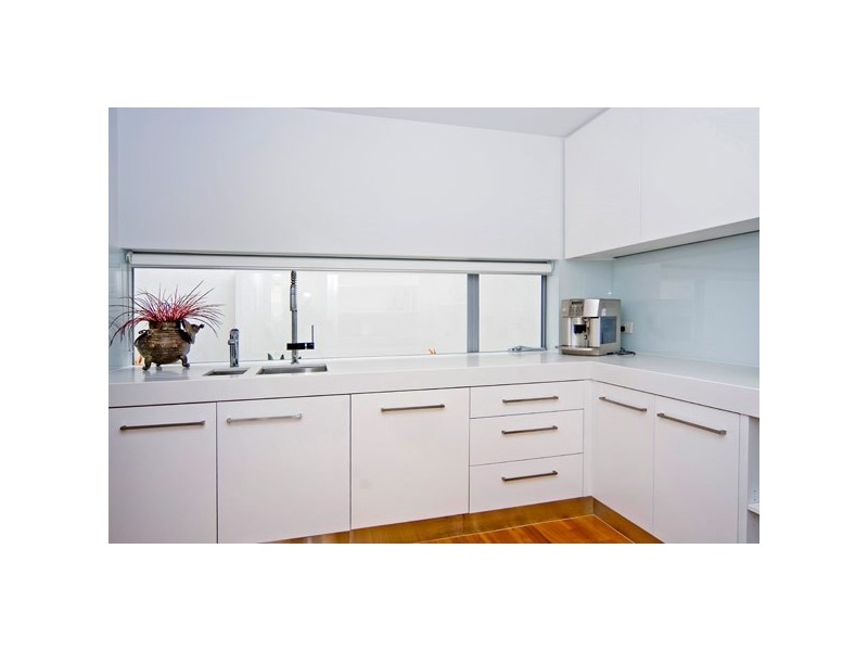 33 Knightsbridge Parade East, Sovereign Islands QLD 4216