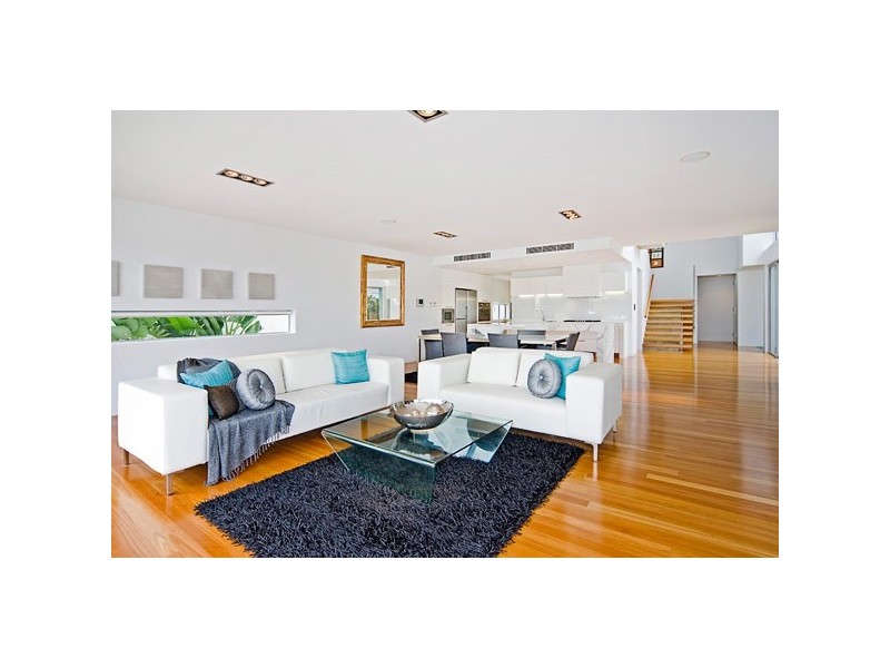 33 Knightsbridge Parade East, Sovereign Islands QLD 4216