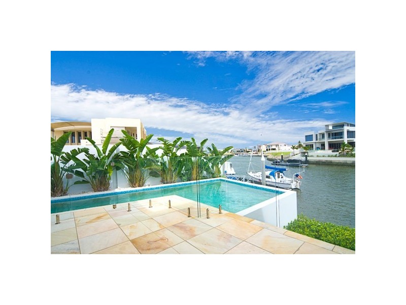 33 Knightsbridge Parade East, Sovereign Islands QLD 4216