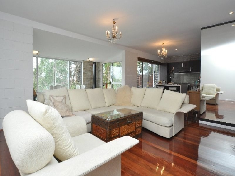 15 Waratah Avenue, Biggera Waters QLD 4216