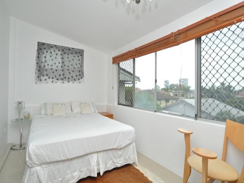 15 Waratah Avenue, Biggera Waters QLD 4216