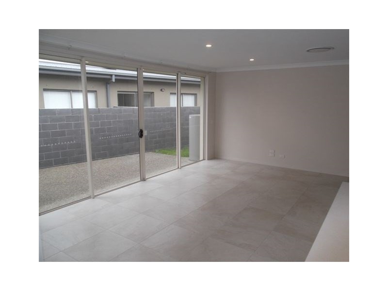 1/4 Compass Drive, Biggera Waters QLD 4216