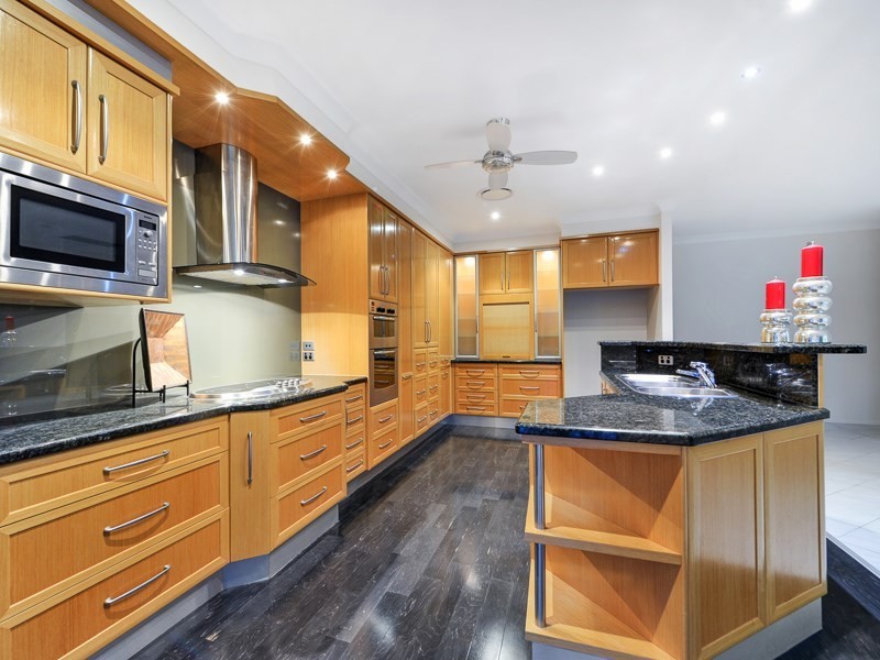 38 Lakefield Crescent, Paradise Point QLD 4216