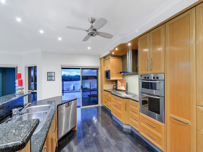 38 Lakefield Crescent, Paradise Point QLD 4216