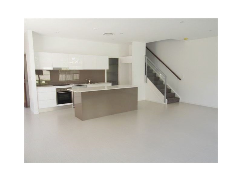 2/8 Compass Drive, Biggera Waters QLD 4216