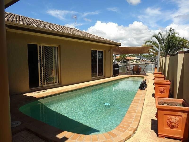 6 Nirvana Court, Runaway Bay QLD 4216