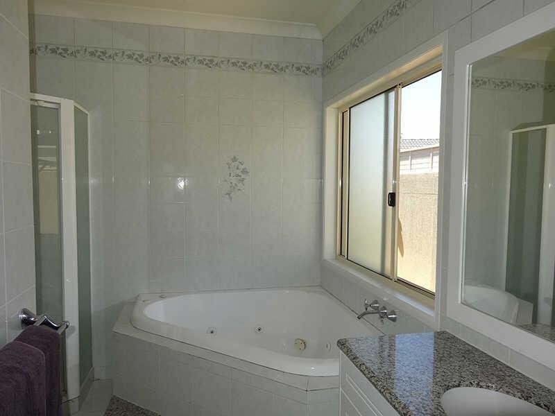 6 Nirvana Court, Runaway Bay QLD 4216