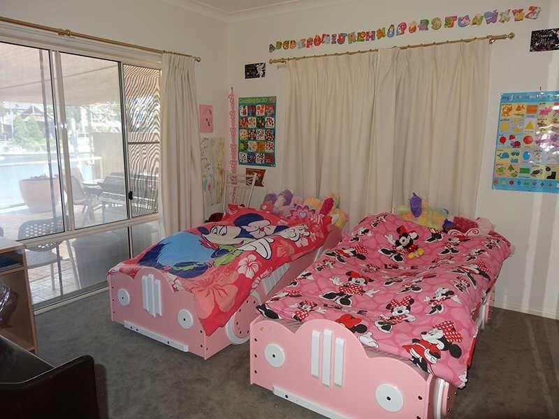 6 Nirvana Court, Runaway Bay QLD 4216