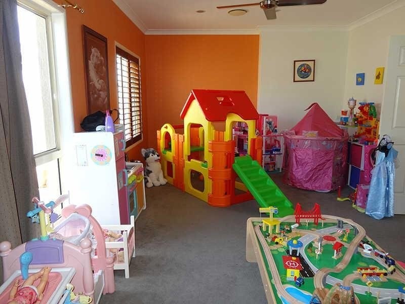 6 Nirvana Court, Runaway Bay QLD 4216