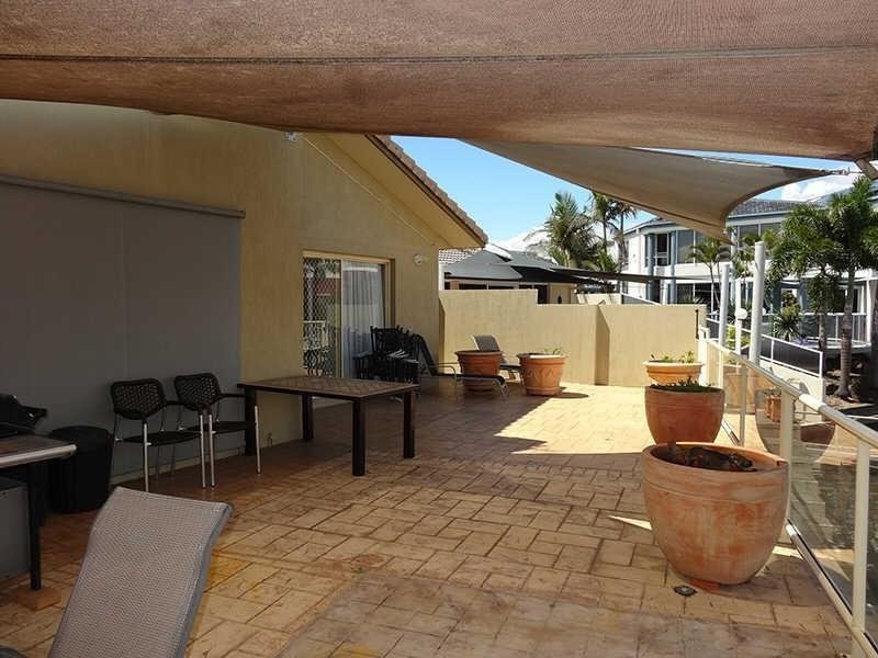 6 Nirvana Court, Runaway Bay QLD 4216
