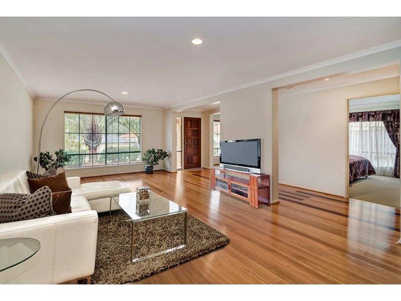 5 Wattlebrush Grove, Molendinar QLD 4214