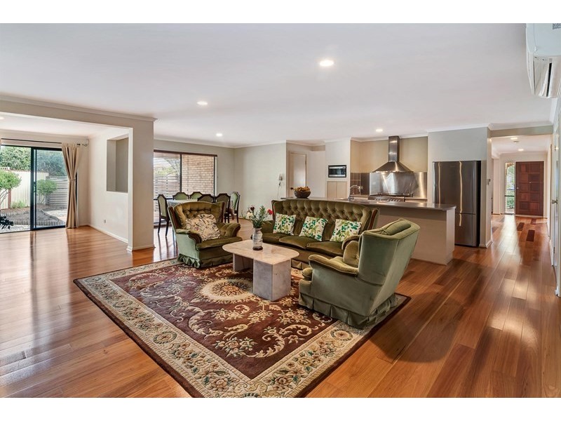 5 Wattlebrush Grove, Molendinar QLD 4214