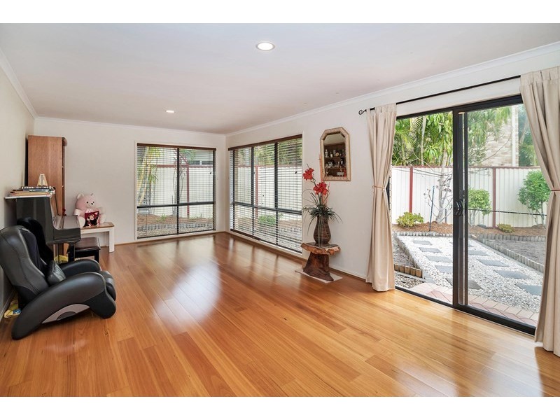 5 Wattlebrush Grove, Molendinar QLD 4214