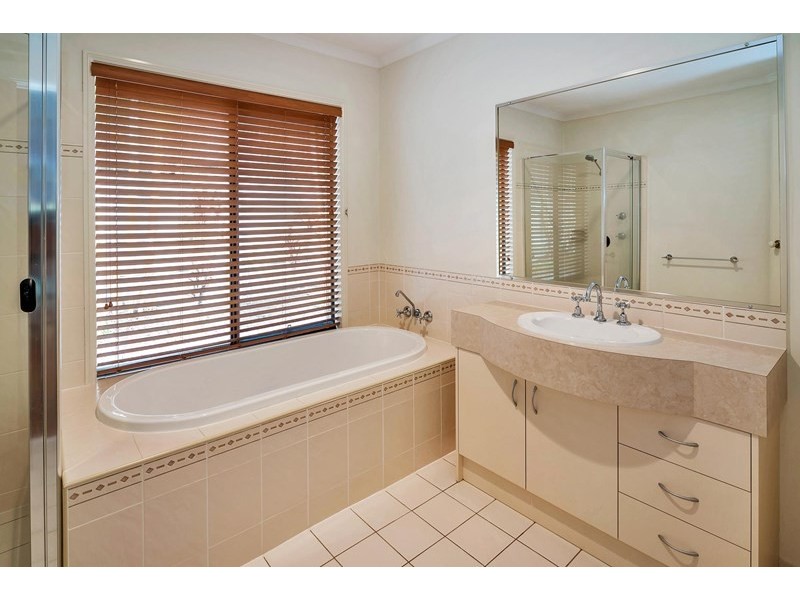 5 Wattlebrush Grove, Molendinar QLD 4214