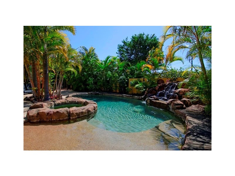 27/10-12 Bath Streeet, Labrador QLD 4215